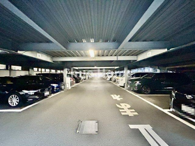 コスモステージ荒川遊園サウスリッジの駐車場|【敷地内駐車場】最新の空き状況や費用などの詳細は担当スタッフまでお問い合わせください。