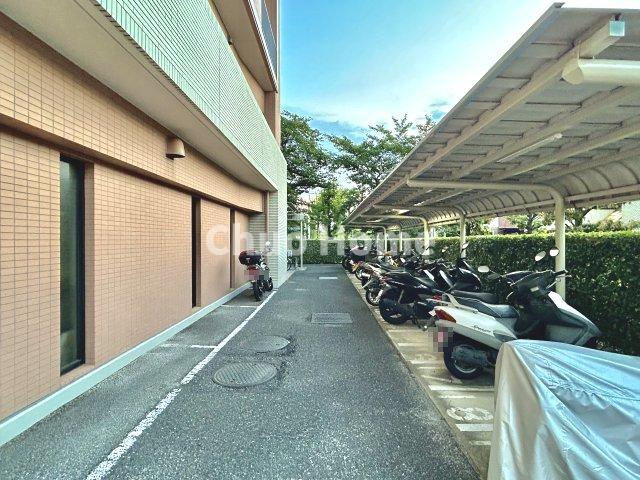 コスモステージ荒川遊園サウスリッジの駐車場|【バイク置場】最新の空き状況や費用などの詳細は担当スタッフまでお問い合わせください。