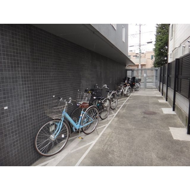 ポローニアハウス赤堤の駐車場