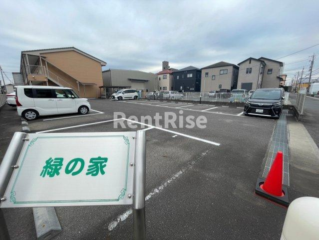緑の家の駐車場