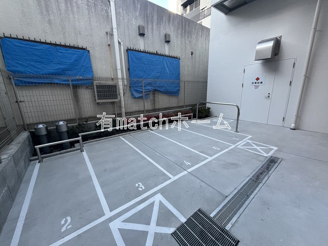 セレニテ東梅田アリエの駐車場
