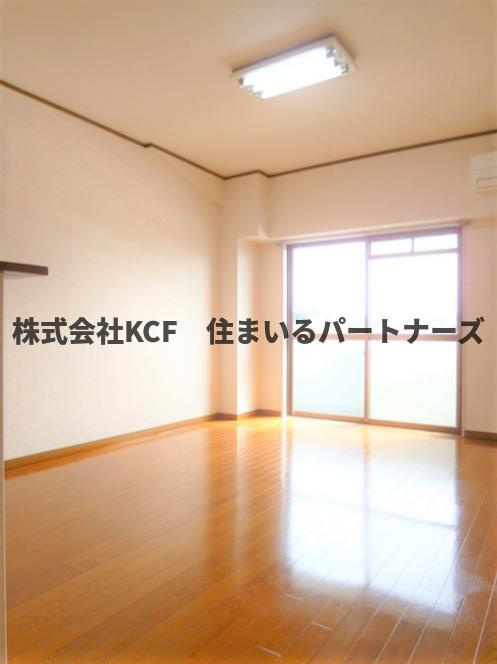 アザレアハイツ江崎の寝室|落ち着いた色調の寝室です