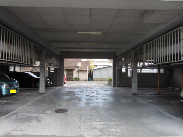 【駐車場】