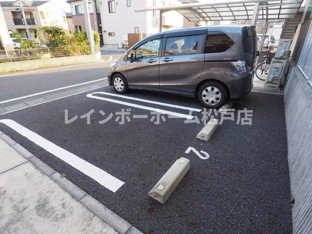 フラン・アビタシオンの駐車場