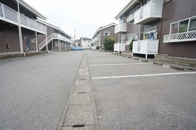 【駐車場】 | クリアヴィレッジＢ | 車をお持ちの方に嬉しい駐車場付きの物件です