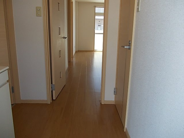 【玄関】 | クリアヴィレッジＢ | 収納もある玄関です