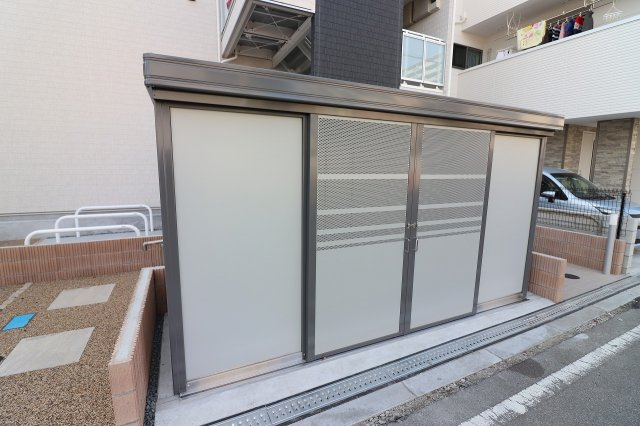 【その他共用部分】 | リブリおおさか鴫野 | ゴミ置き場です