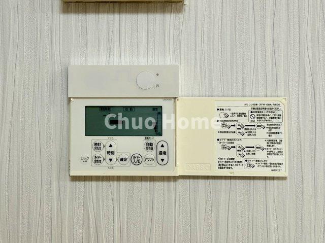 葛飾区新小岩1丁目中古住宅の冷暖房・空調設備|【床暖房】冬は足元から暖めてくれる床暖房はエアコンとは違って埃が舞いませんので健康にも良さそうですね。