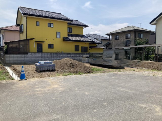 新築　太田市亀岡町　Blooming　Garden　1号棟の駐車場|現地写真　駐車スペースは並列3台分可能です！
