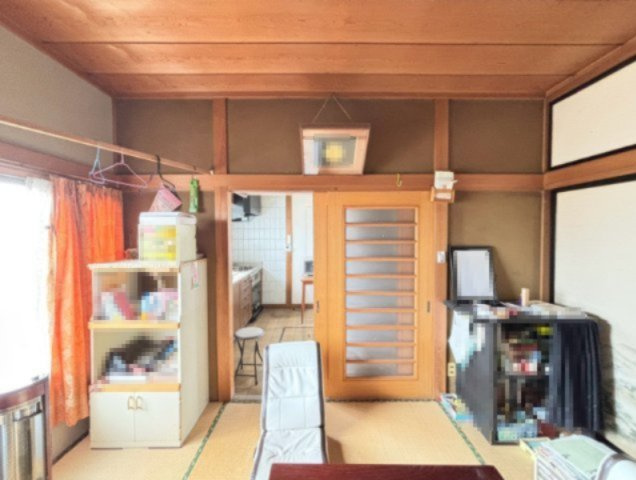 【居間・リビング】 | 土地186坪　前橋市堀之下町中古 | ※残置物はプライバシー保護のためモザイク処理、または加工により消去してあります。残置物は撤去予定です。