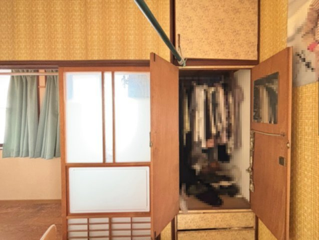 【寝室】 | 土地186坪　前橋市堀之下町中古 | ※残置物はプライバシー保護のためモザイク処理、または加工により消去してあります。残置物は撤去予定です。