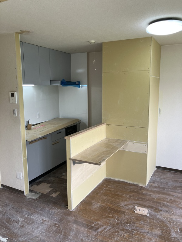 稲城市東長沼の賃貸マンションの居間・リビング