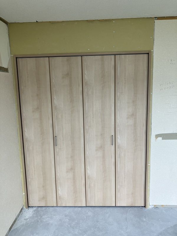 稲城市東長沼の賃貸マンションの収納