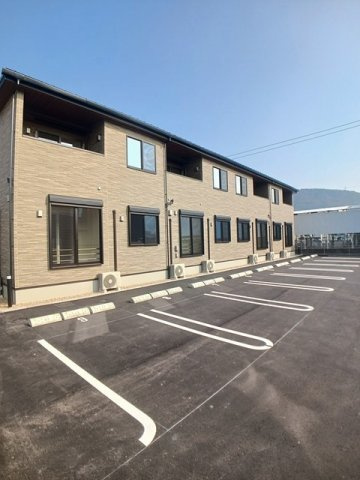 クラール鶴市フロイデＡの駐車場