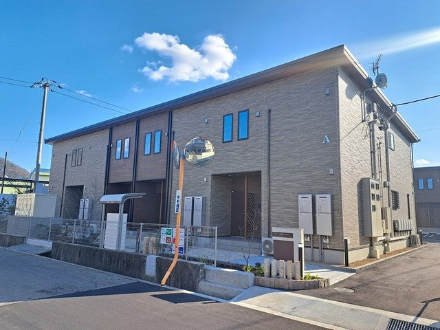 クラール鶴市フロイデＡの外観