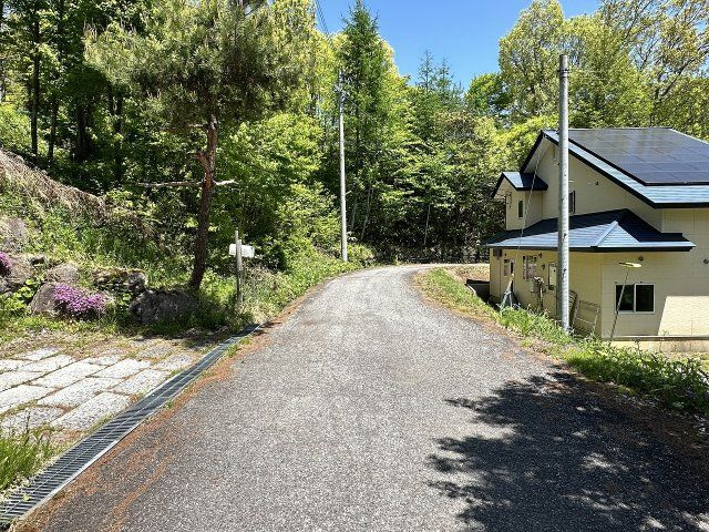 門沢　中古住宅の前面道路含む現地写真