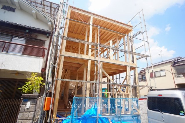 【外観】 | 東大阪市東鴻池町5丁目　【1号棟/全2棟】 | 【外観パース】駐車2台可能♪太陽光発電システム5.28kw搭載☆耐震構造☆（耐震等級3相当）ローン返済目安：月々約98746円（頭金0円、変動金利0.875％、返済期間40年、ボーナス払い無しで試算