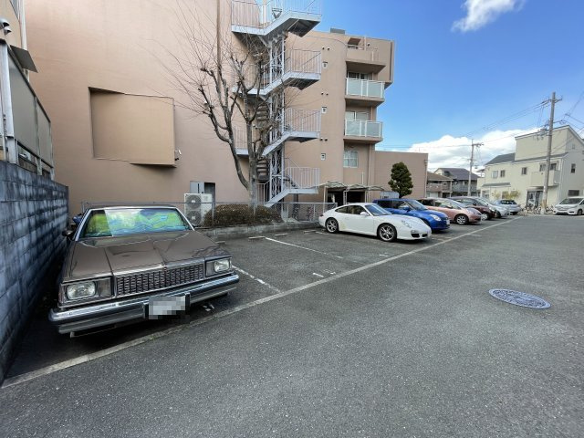 アブシンベルの駐車場