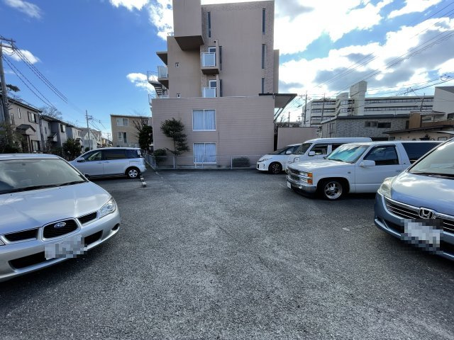 アブシンベルの駐車場