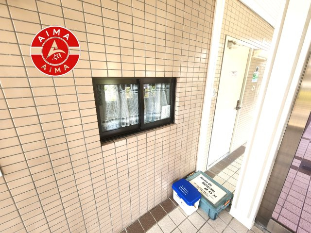 千早1丁目パークマンションの受付|管理人室があると防犯効果にもなり安心です。