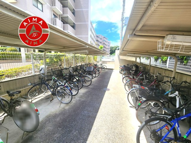 千早1丁目パークマンションの駐輪場|屋根付きの駐輪場なので雨の日でも安心です。