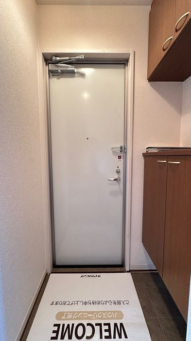 セゾン平出の玄関