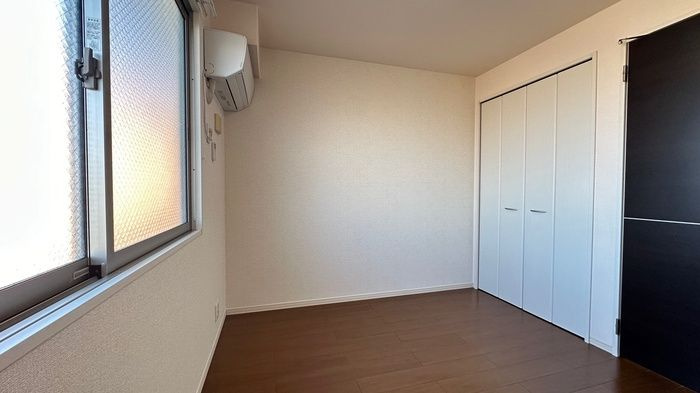 セゾン平出の寝室