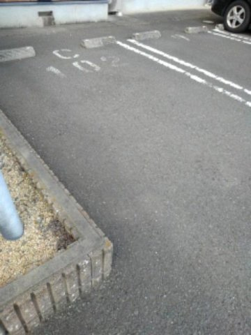 グリーンリーフ　Ｃの駐車場|車をお持ちの方に嬉しい駐車場付きの物件です