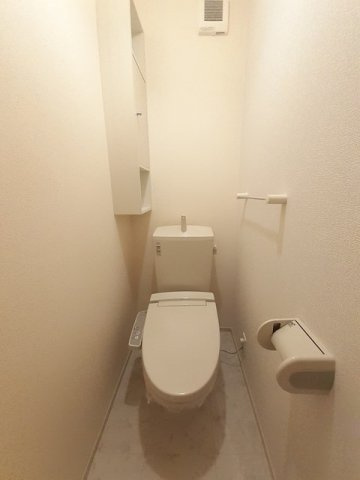 エルハーベン加茂宮Ｂのトイレ|シンプルで使いやすいトイレです
