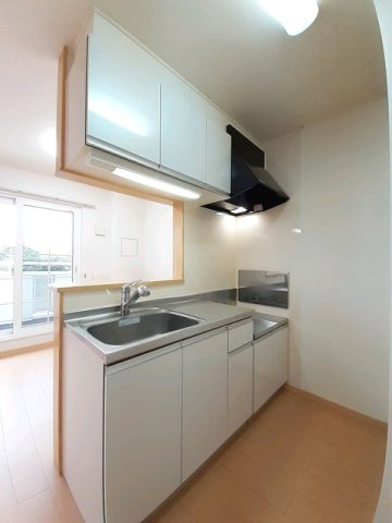 カリーノ・デフィーのキッチン|コンパクトなキッチンで掃除もラクラク