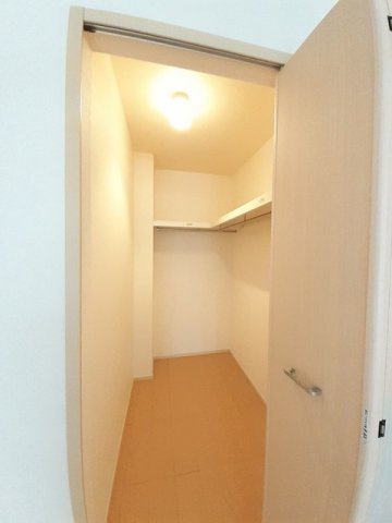 ルミエール出来町の収納|こまごまとしたものを収納できそうですね