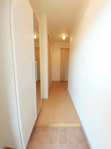 ルミエール出来町の玄関|明るい玄関です