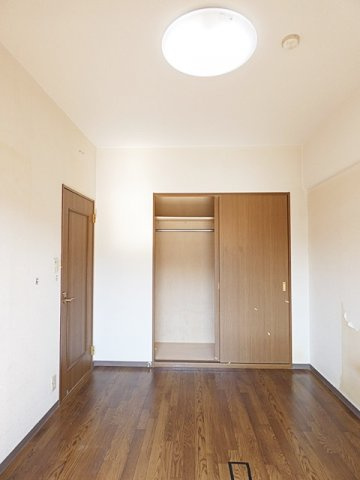 レージュ神ノ倉の洋室|個人の部屋や寝室として使える洋室です