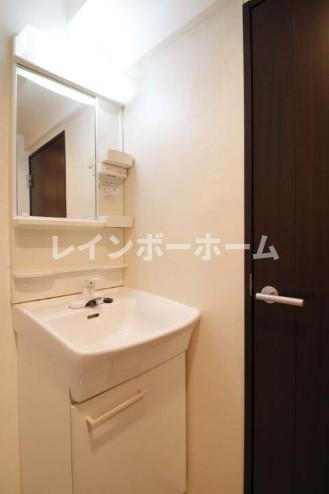 東和プラザAB館の独立洗面台
