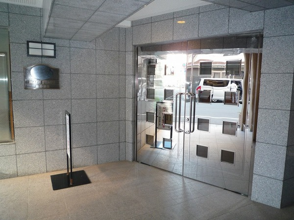 メインステージ東神田Ⅱのエントランス|建物の内部です