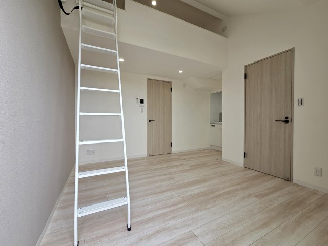 調布市下石原２丁目のアパートの洋室