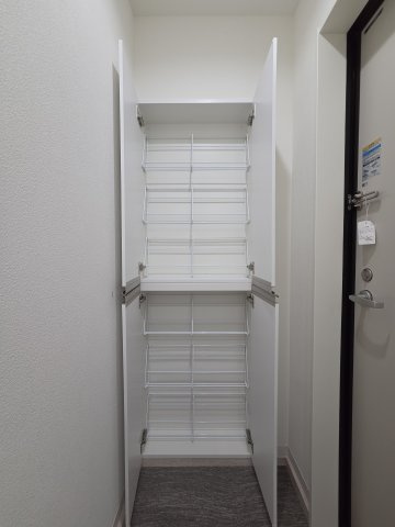 調布市下石原２丁目のアパートの玄関