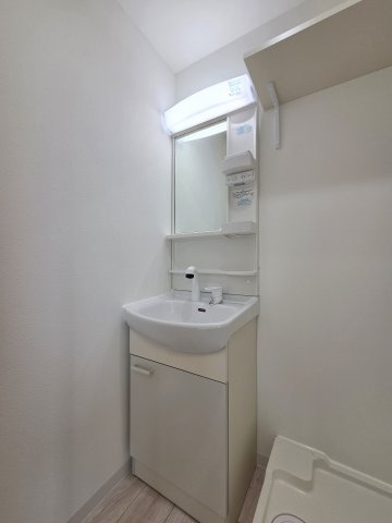 調布市下石原２丁目のアパートの洗面所