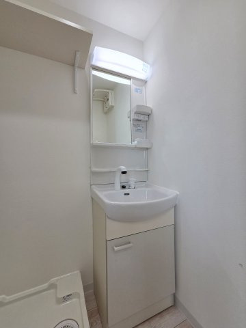 調布市下石原２丁目のアパートの洗面所