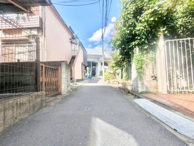 杉並区阿佐谷南2丁目　中古戸建の前面道路含む現地写真|2026.08.10撮影

現地ご見学希望・資料請求などお気軽にお問い合わせ下さい！
03-5990-5201