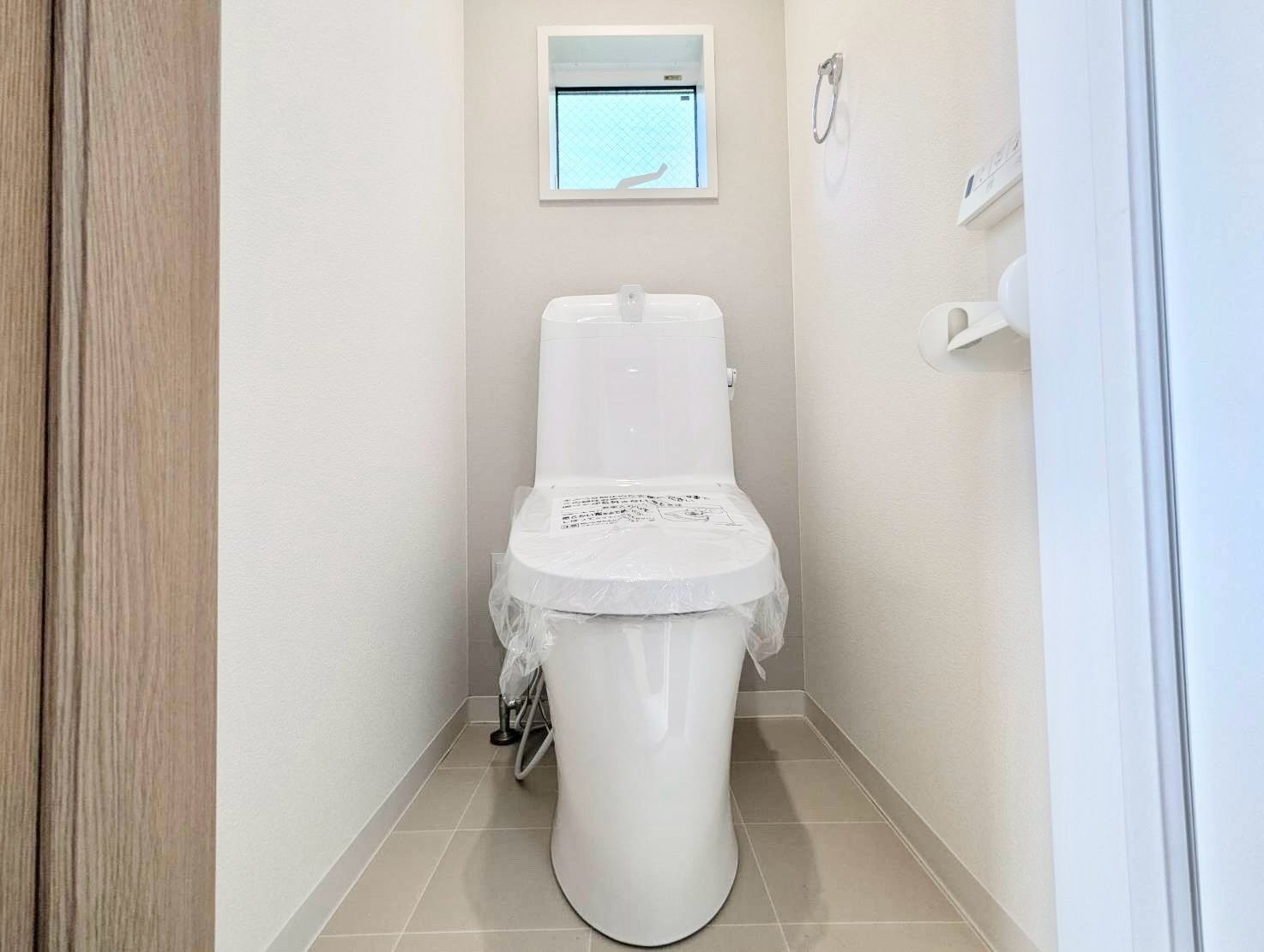 杉並区阿佐谷南2丁目　中古戸建のトイレ|ウォシュレット付きのトイレはいつも快適！

現地ご見学希望・資料請求などお気軽にお問い合わせ下さい！
03-5990-5201