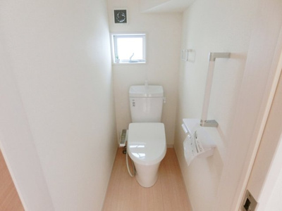 【内観：施工例】 | 新築　リーブルガーデン鴨方町六条院中　全2棟 | 同仕様トイレ