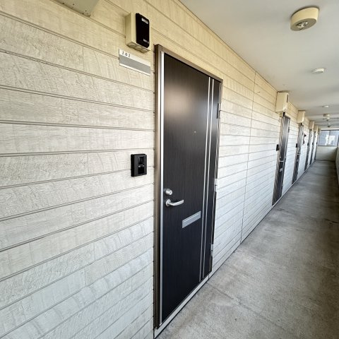 シャンブレット中島のエントランス