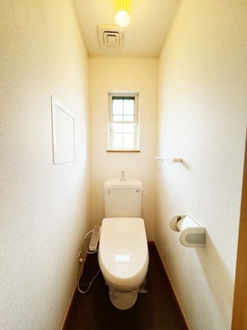 カトルセゾンのトイレ|落ち着いた色調のトイレです
