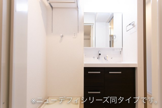エアリーⅢの洗面所|明るい洗面所です