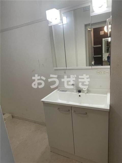 片倉台団地　１７号棟　２０２号室の洗面所