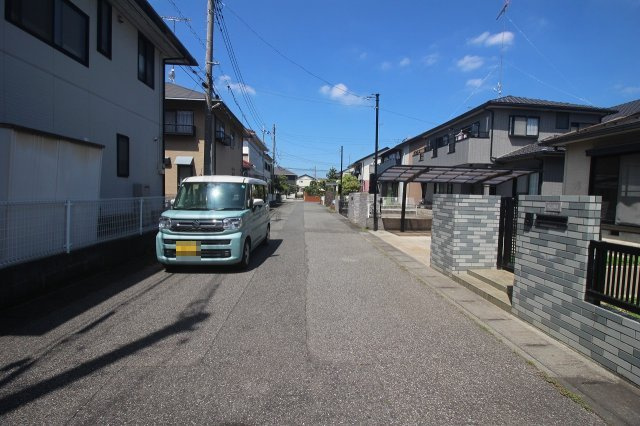 小山市東城南5丁目の前面道路含む現地写真