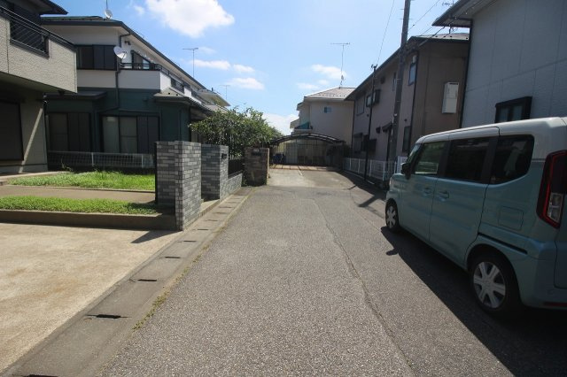 小山市東城南5丁目の前面道路含む現地写真