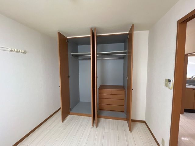 ヴェルドミール豊浜の洋室