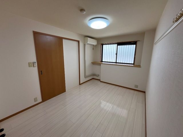 ヴェルドミール豊浜の洋室